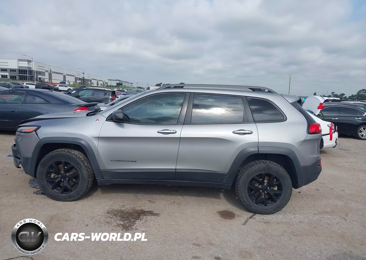 2015 Jeep Cherokee Trailhawk VIN:1C4PJMBS0FW570751 - 14