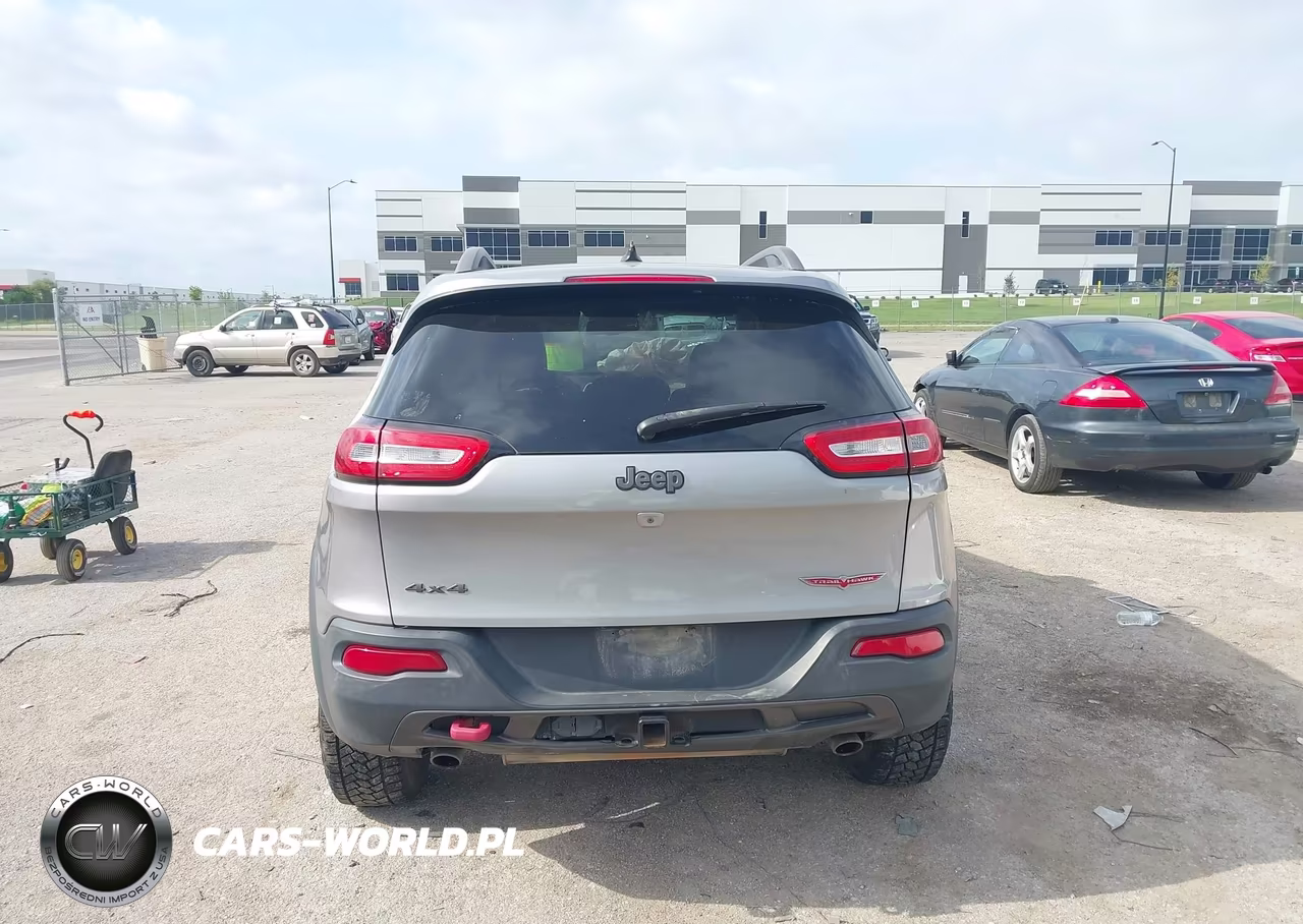 2015 Jeep Cherokee Trailhawk VIN:1C4PJMBS0FW570751 - 16