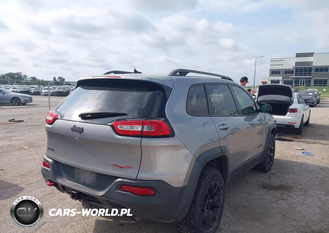 2015 Jeep Cherokee Trailhawk VIN:1C4PJMBS0FW570751 - 4