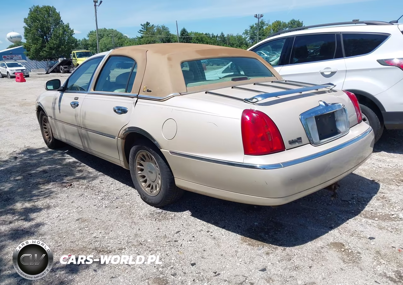 2001 Lincoln Town Car Cartier VIN:1LNHM83W21Y637668 - 3