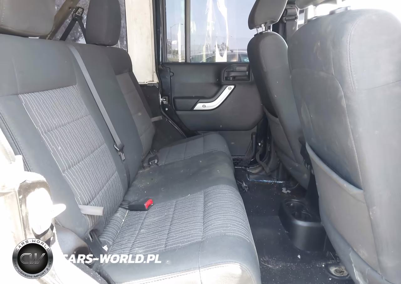 2012 Jeep Wrangler Unlimited Rubicon VIN:1C4BJWFG8CL107992 - 8