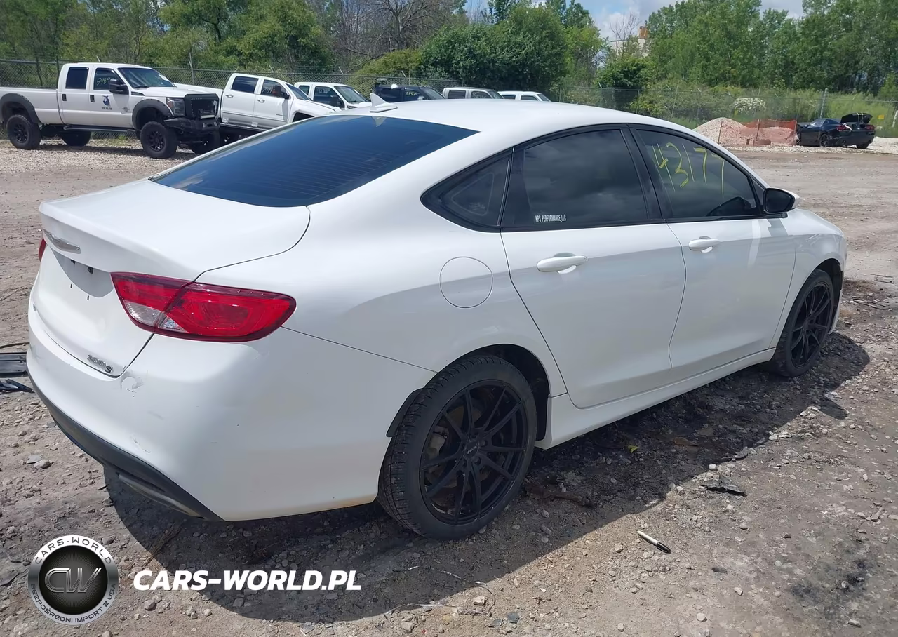 2015 Chrysler 200 S VIN:1C3CCCDG8FN511999 - 4