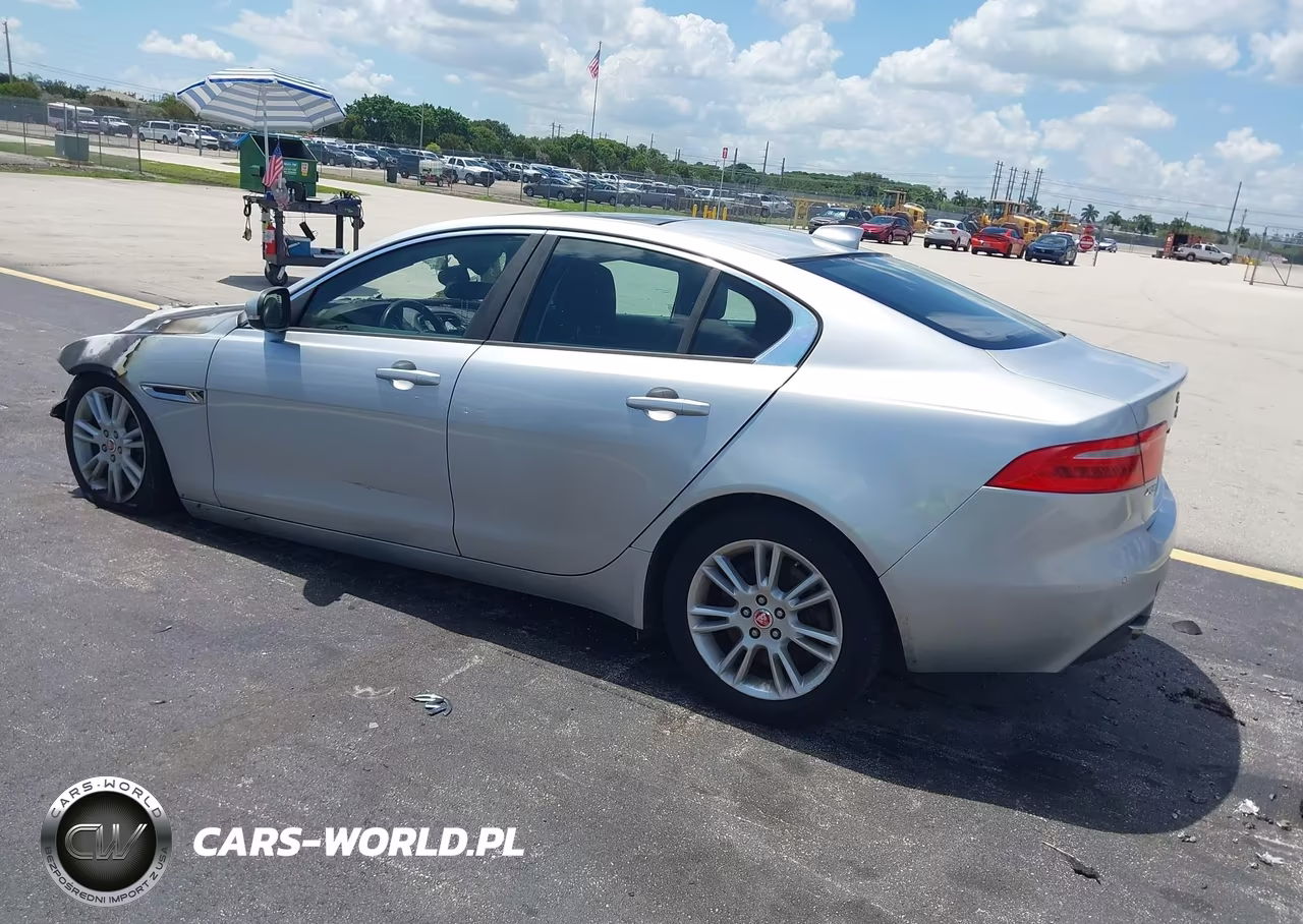 2017 Jaguar Xe 25T Premium VIN:SAJAD4BG1HA956007 - 3