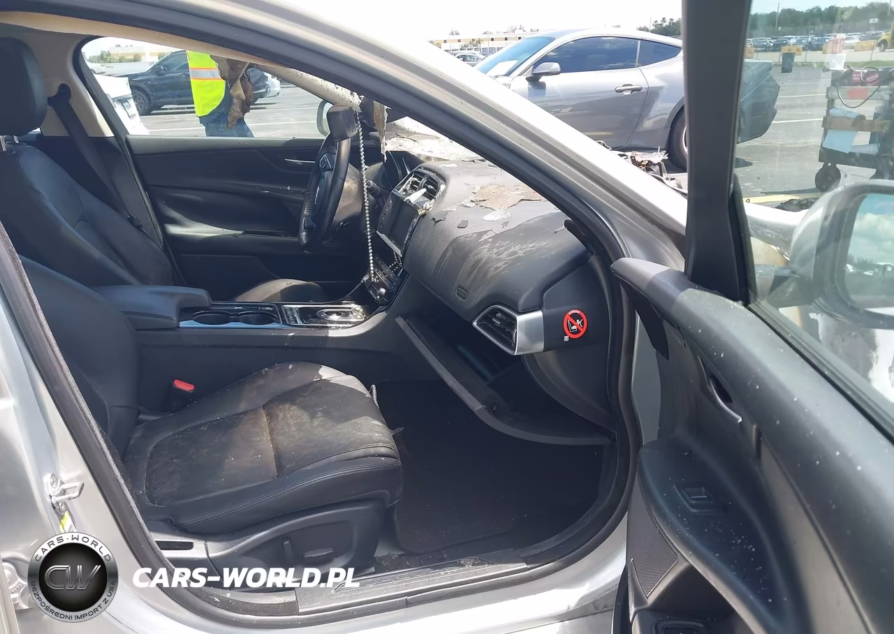 2017 Jaguar Xe 25T Premium VIN:SAJAD4BG1HA956007 - 5