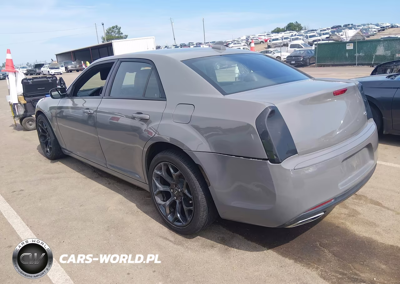 2019 Chrysler 300 300S VIN:2C3CCABG4KH515428 - 3