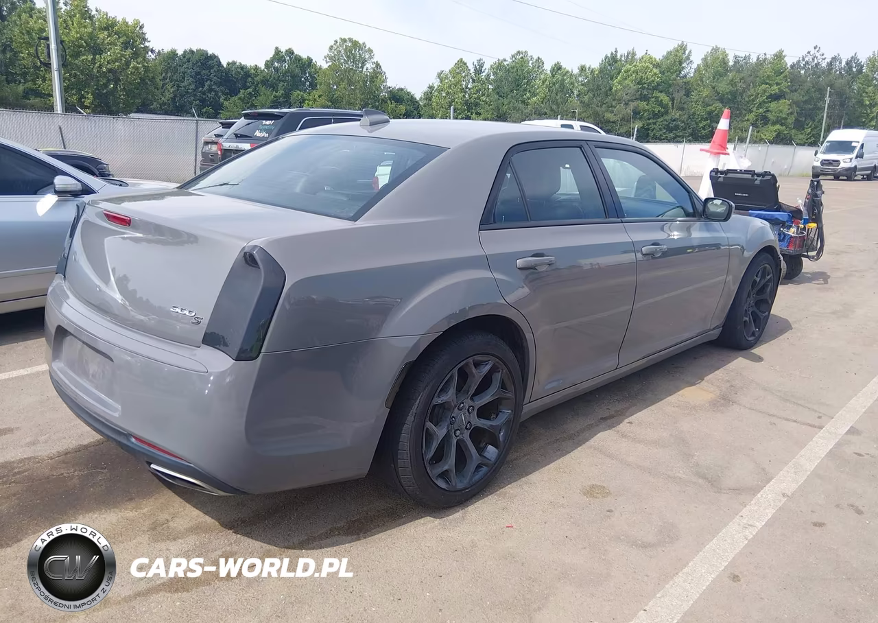 2019 Chrysler 300 300S VIN:2C3CCABG4KH515428 - 4