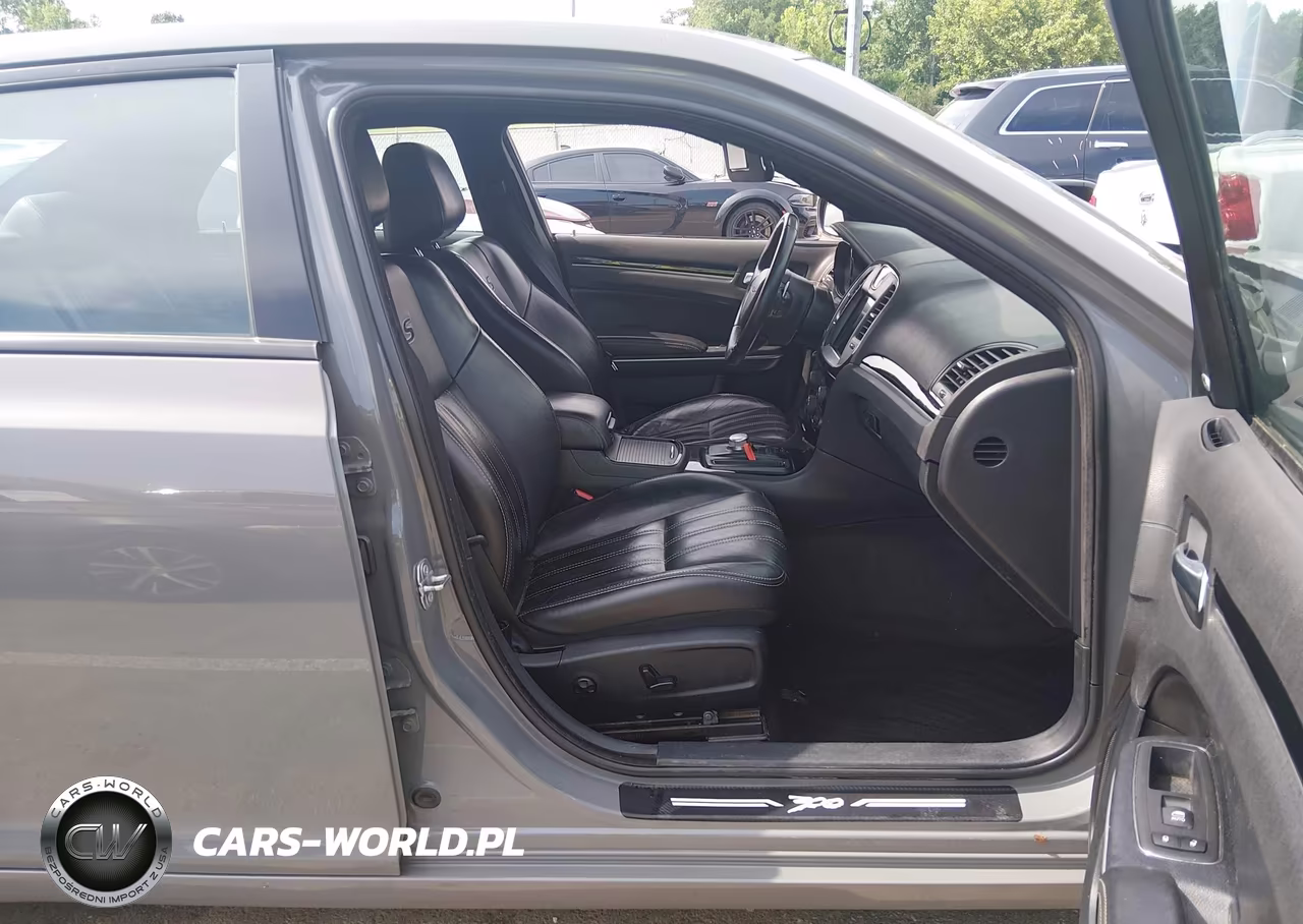 2019 Chrysler 300 300S VIN:2C3CCABG4KH515428 - 5