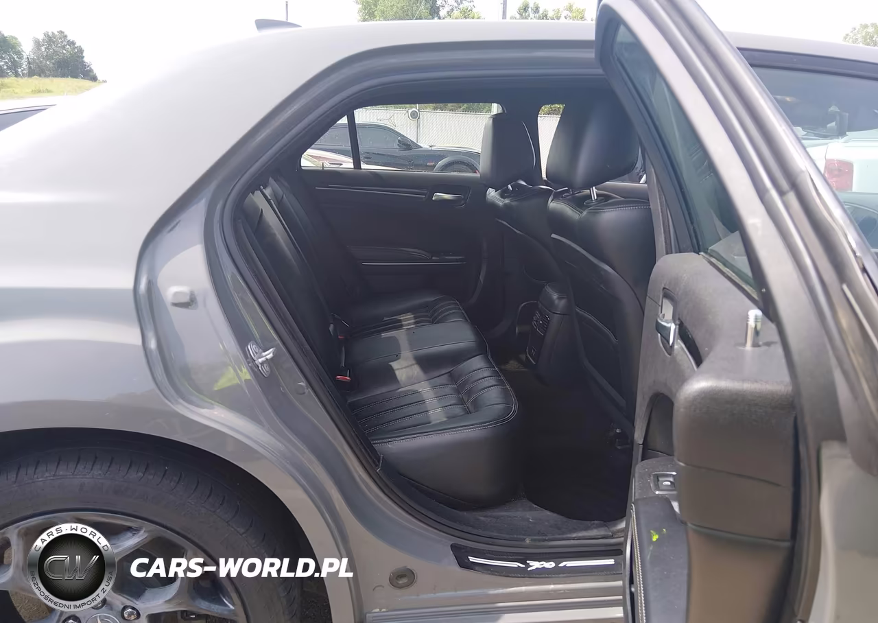 2019 Chrysler 300 300S VIN:2C3CCABG4KH515428 - 8