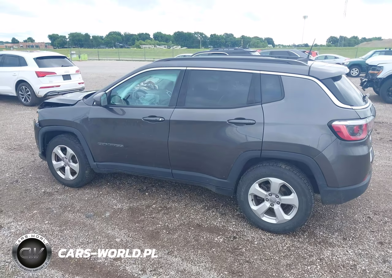 2018 Jeep Compass Latitude 4X4 VIN:3C4NJDBB1JT185656 - 14