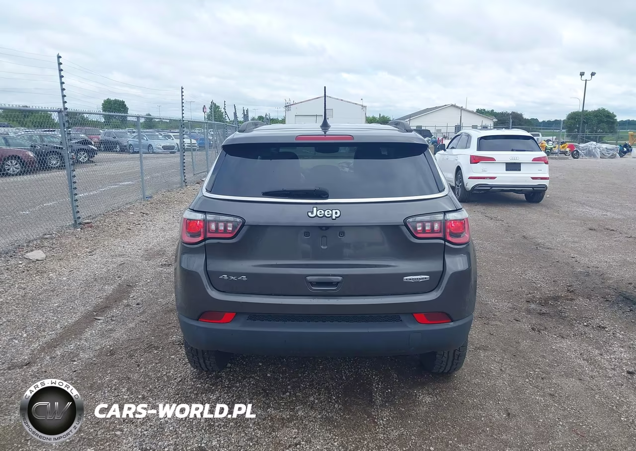 2018 Jeep Compass Latitude 4X4 VIN:3C4NJDBB1JT185656 - 16