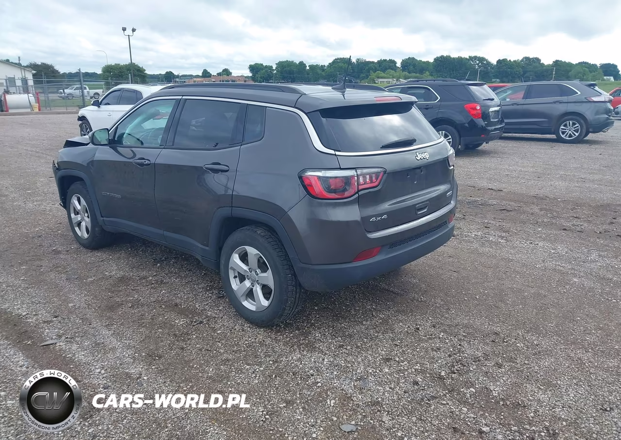 2018 Jeep Compass Latitude 4X4 VIN:3C4NJDBB1JT185656 - 3