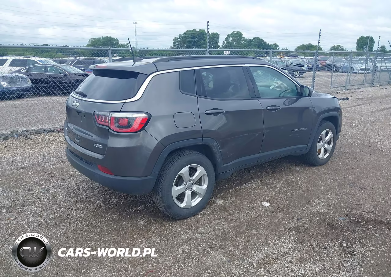 2018 Jeep Compass Latitude 4X4 VIN:3C4NJDBB1JT185656 - 4
