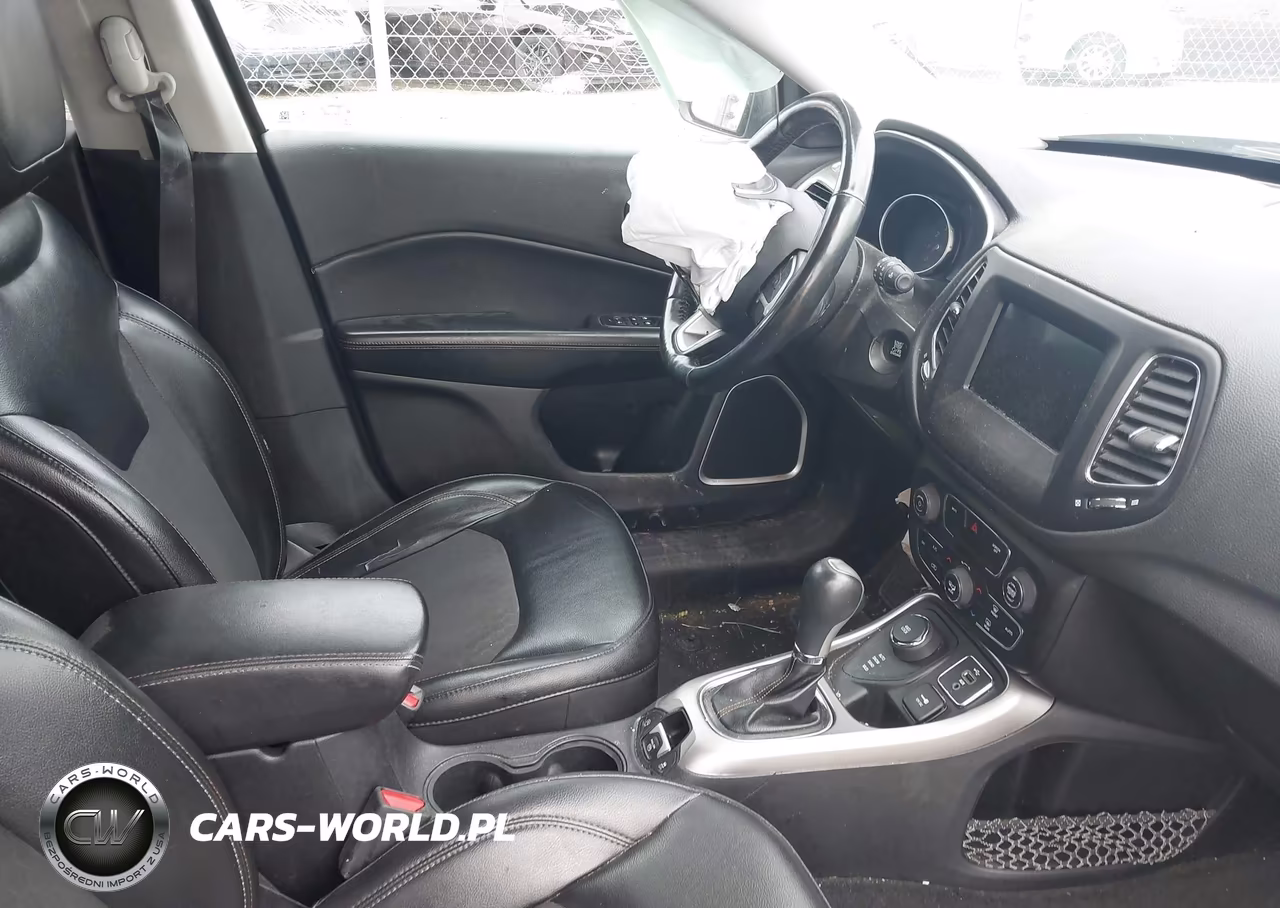 2018 Jeep Compass Latitude 4X4 VIN:3C4NJDBB1JT185656 - 5