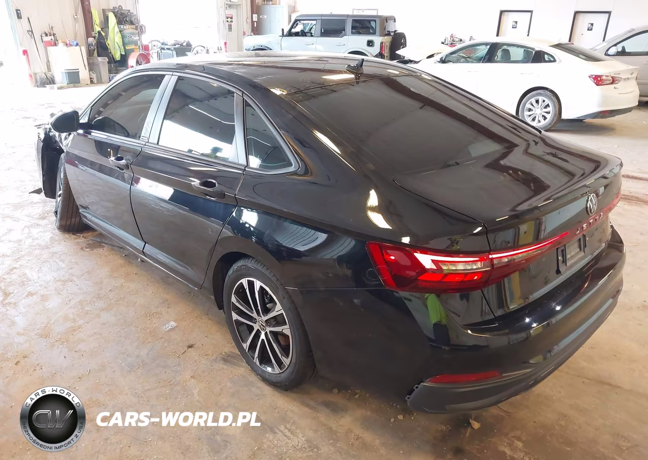 2025 Volkswagen Jetta 1.5T Sport VIN:3VWBX7BU3SM104394 - 3