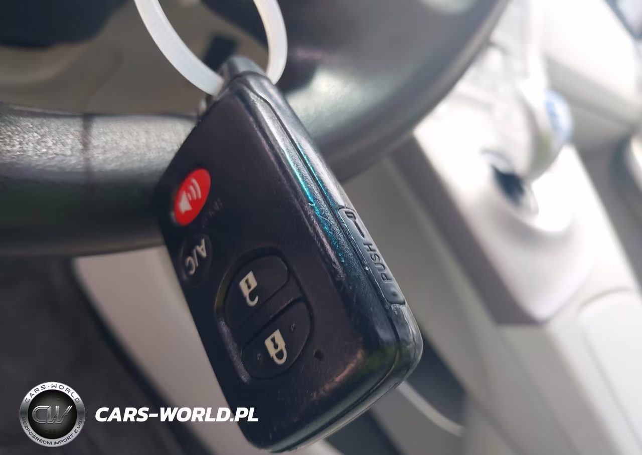 2014 Toyota Prius Three VIN:JTDKN3DU9E1800077 - 11