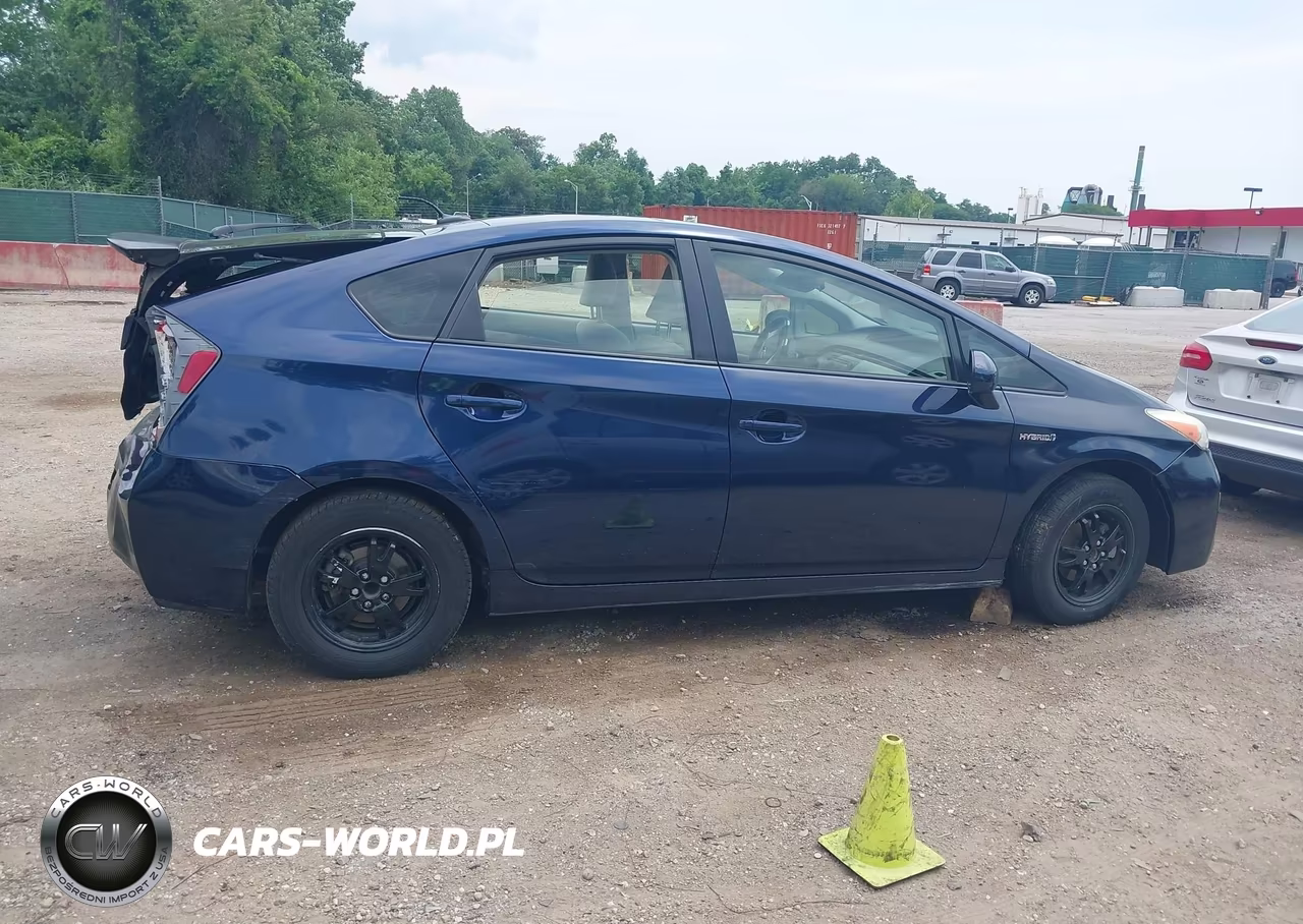 2014 Toyota Prius Three VIN:JTDKN3DU9E1800077 - 13