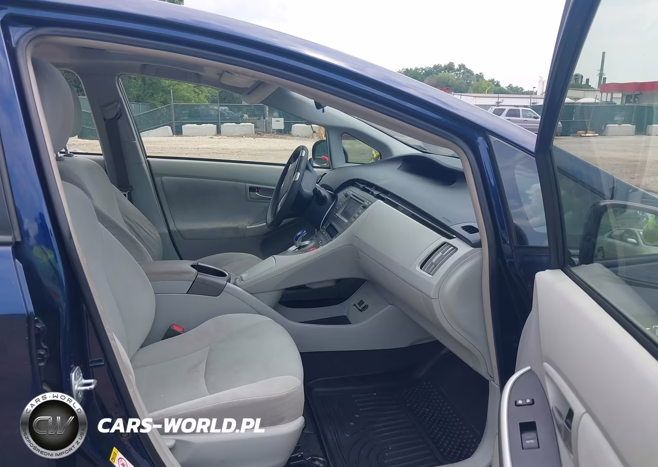2014 Toyota Prius Three VIN:JTDKN3DU9E1800077 - 5