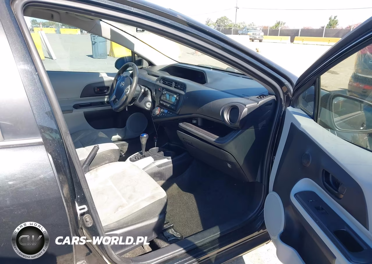 2012 Toyota Prius C One VIN:JTDKDTB34C1516186 - 5