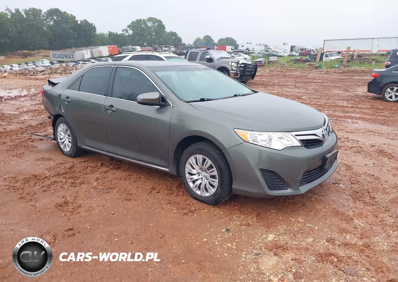 2014 Toyota Camry Le – zdjęcie 1 z 17
