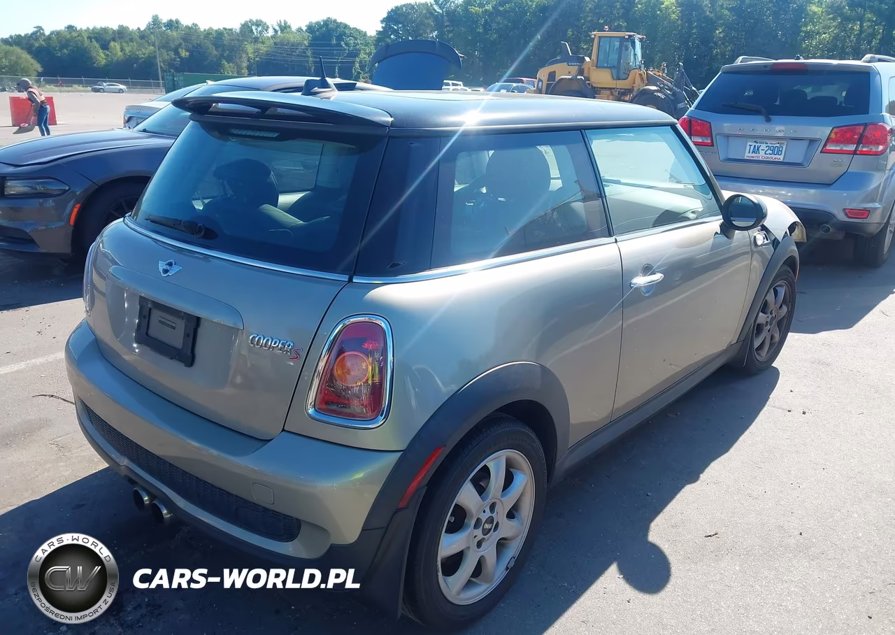 2009 Mini Cooper S VIN:WMWMF73589TW86216 - 4