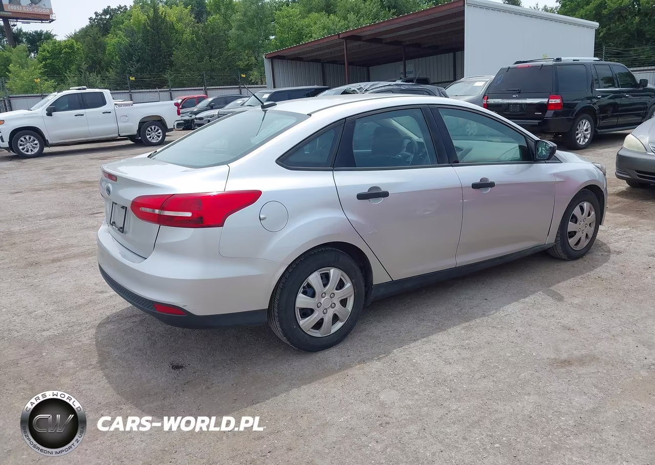 2017 Ford Focus S VIN:1FADP3E23HL312208 - 4
