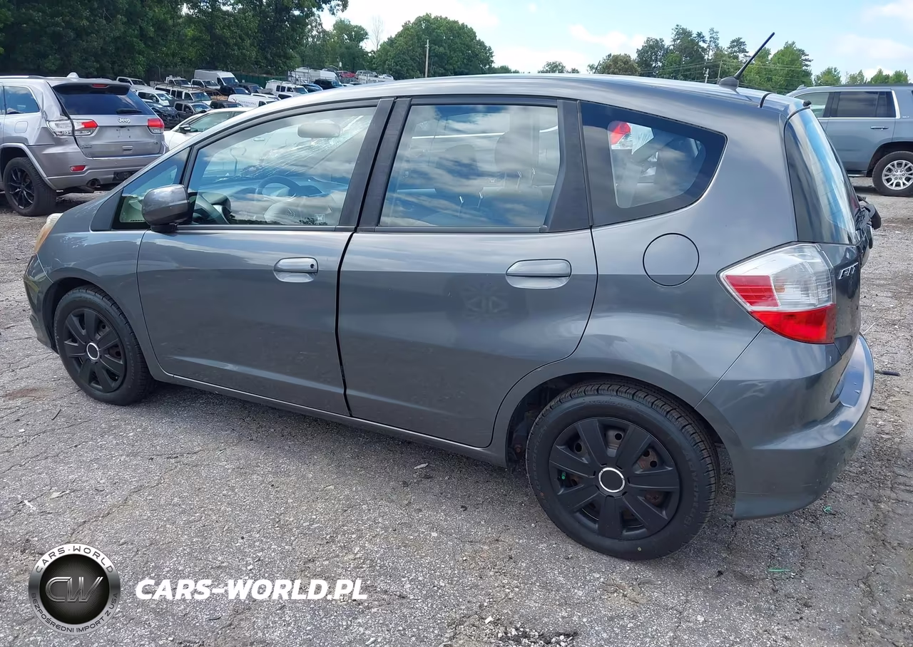 2013 Honda Fit VIN:JHMGE8H30DC012505 - 3