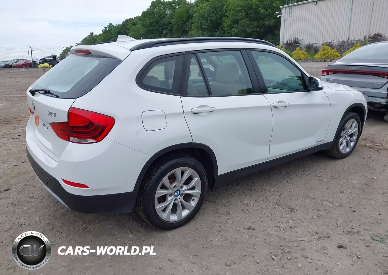 2014 BMW X1 xDrive28I VIN:WBAVL1C55EVR92668 - 4