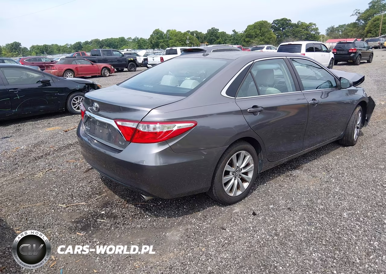 2017 Toyota Camry Xle VIN:4T1BF1FKXHU755324 - 4