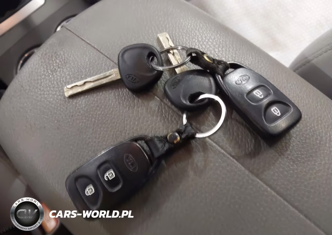 2011 Kia Sorento VIN:5XYKT3A18BG015674 - 11
