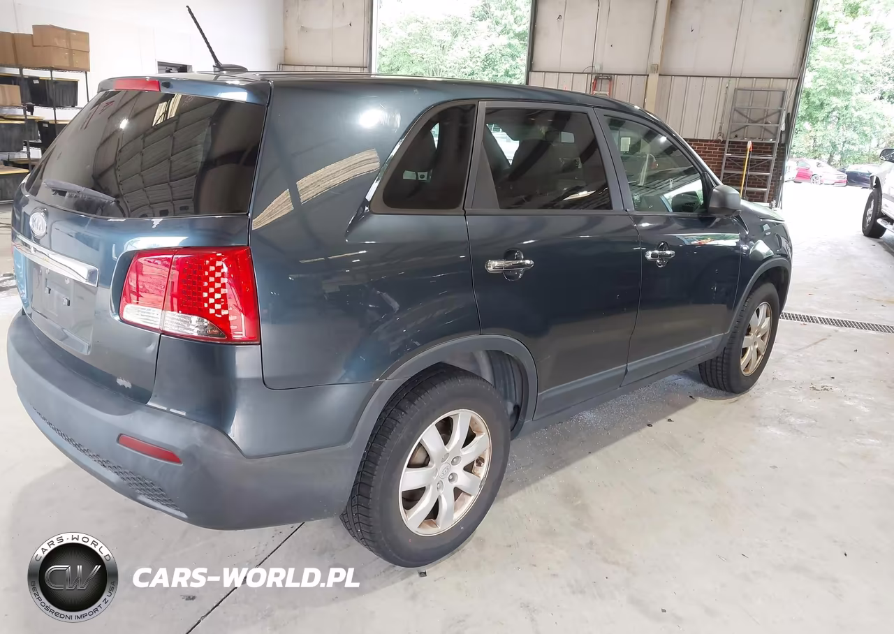 2011 Kia Sorento VIN:5XYKT3A18BG015674 - 4