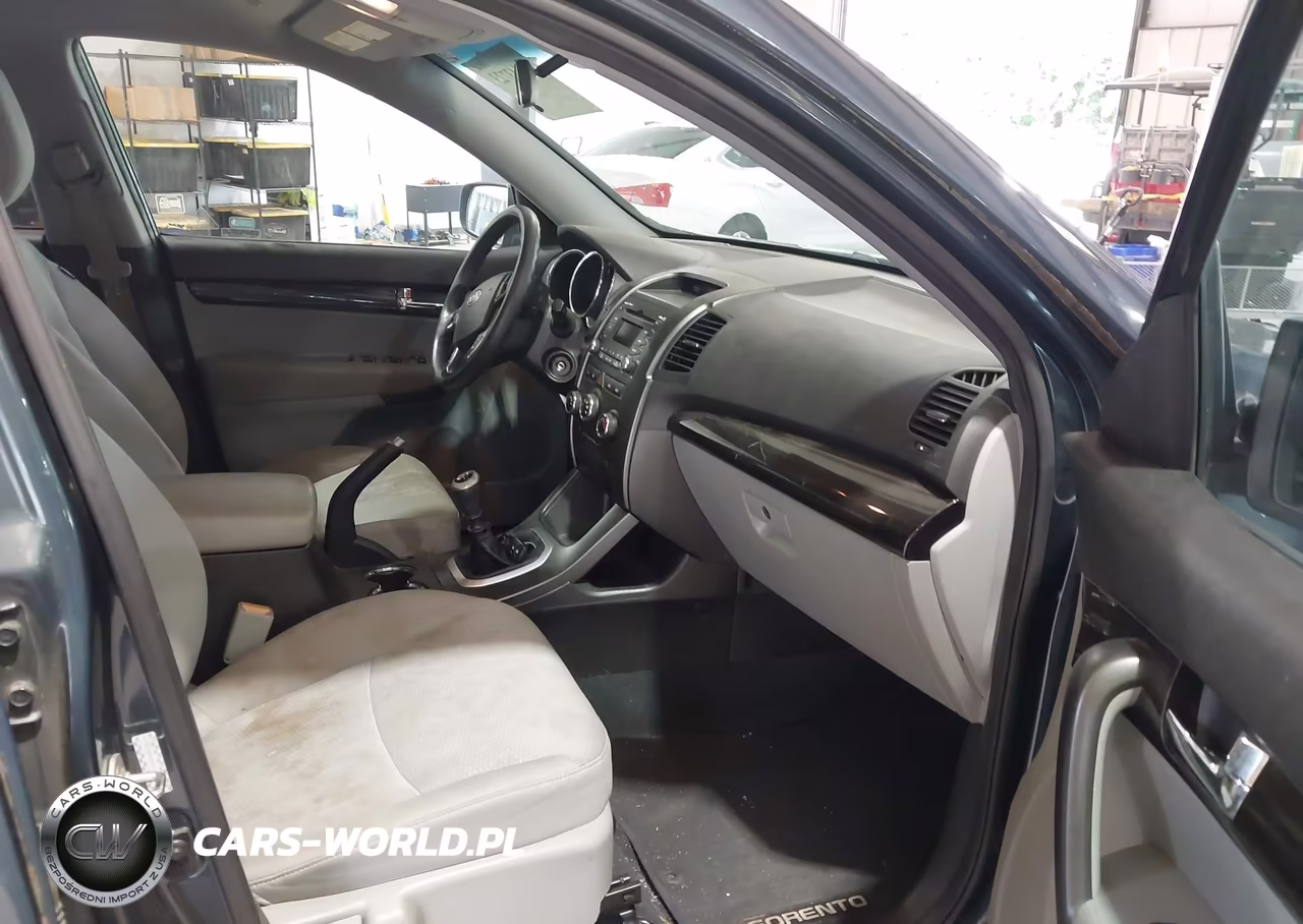 2011 Kia Sorento VIN:5XYKT3A18BG015674 - 5