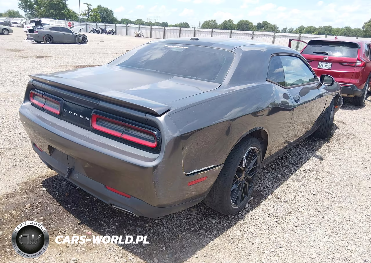 2015 Dodge Challenger Sxt VIN:2C3CDZAGXFH895605 - 4