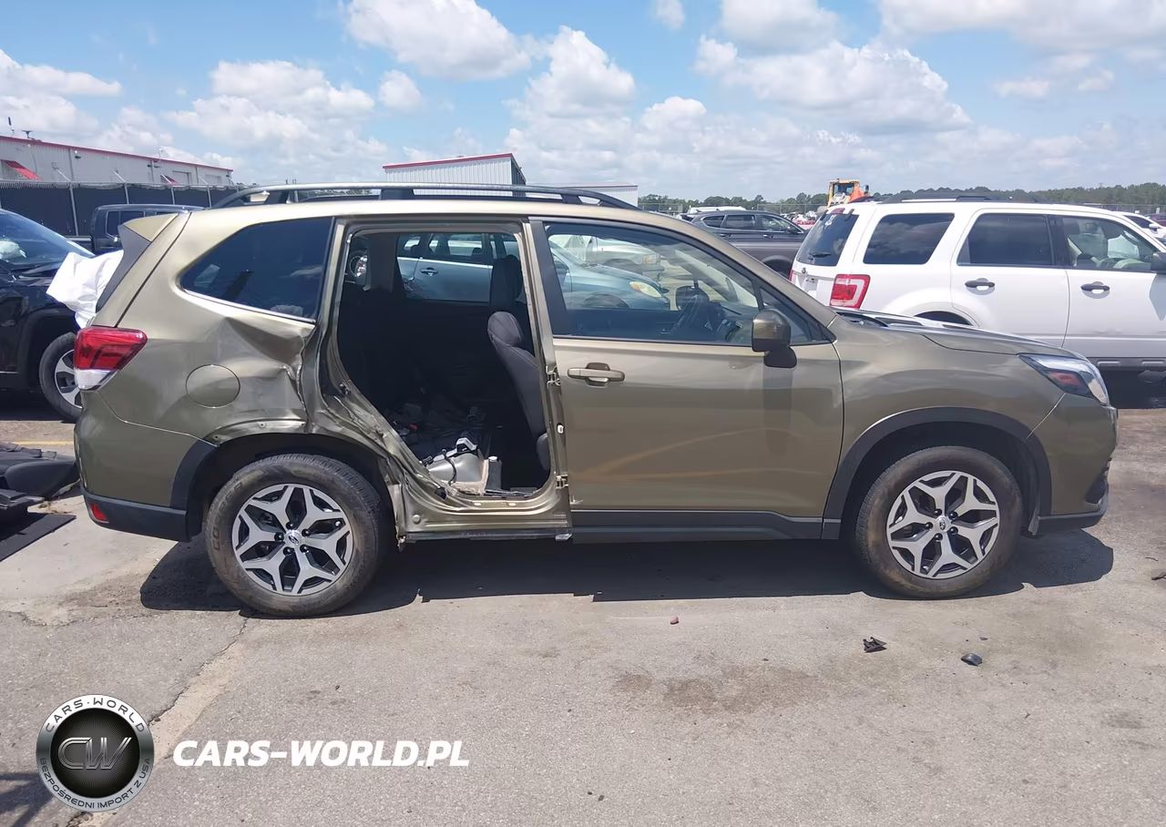 2023 Subaru Forester Premium VIN:JF2SKAEC1PH516313 - 14
