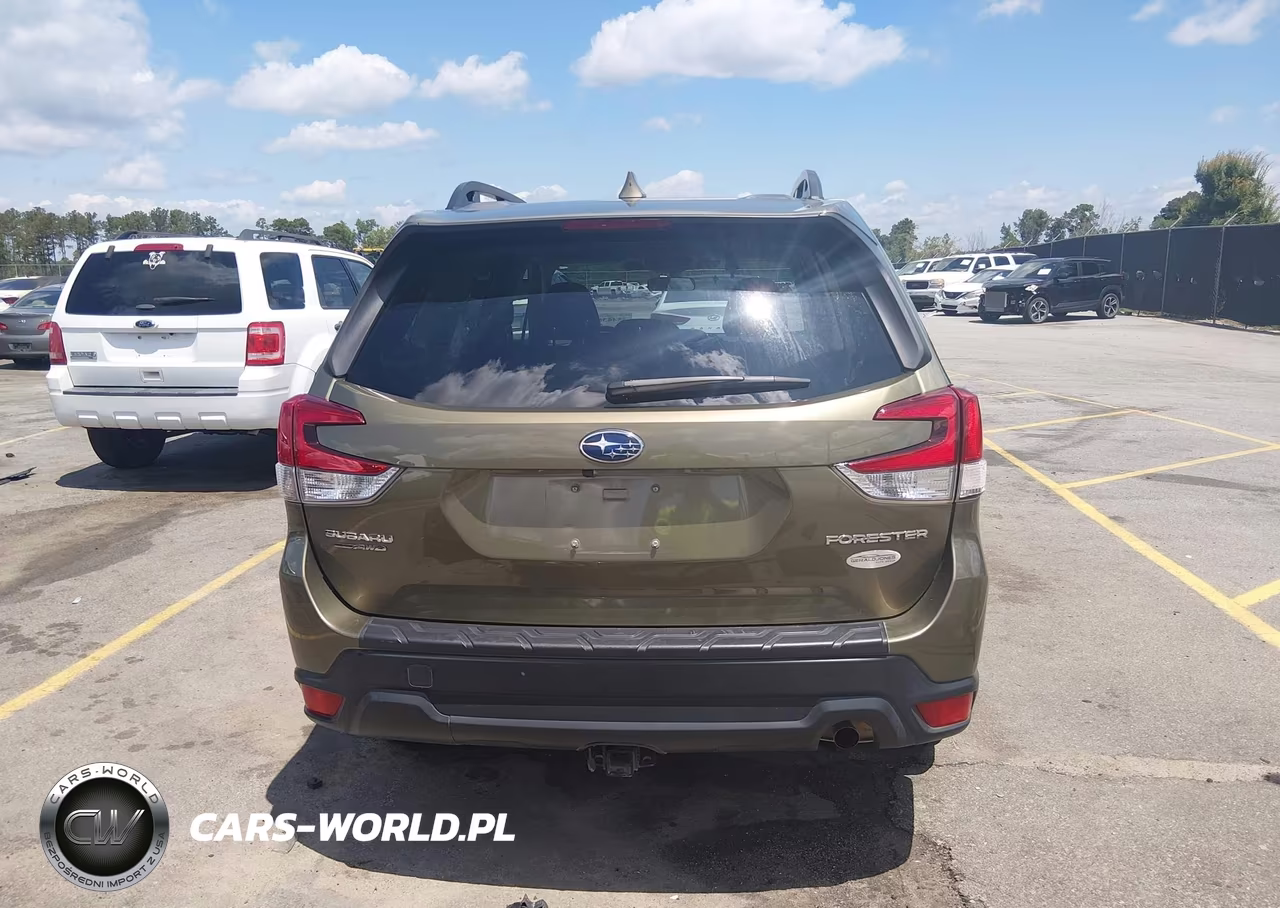 2023 Subaru Forester Premium VIN:JF2SKAEC1PH516313 - 17