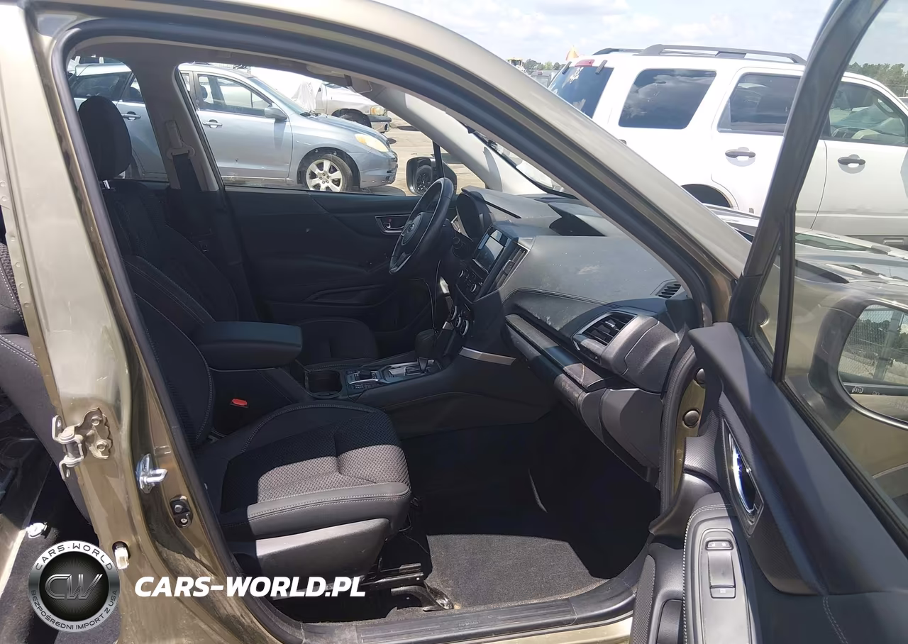 2023 Subaru Forester Premium VIN:JF2SKAEC1PH516313 - 5