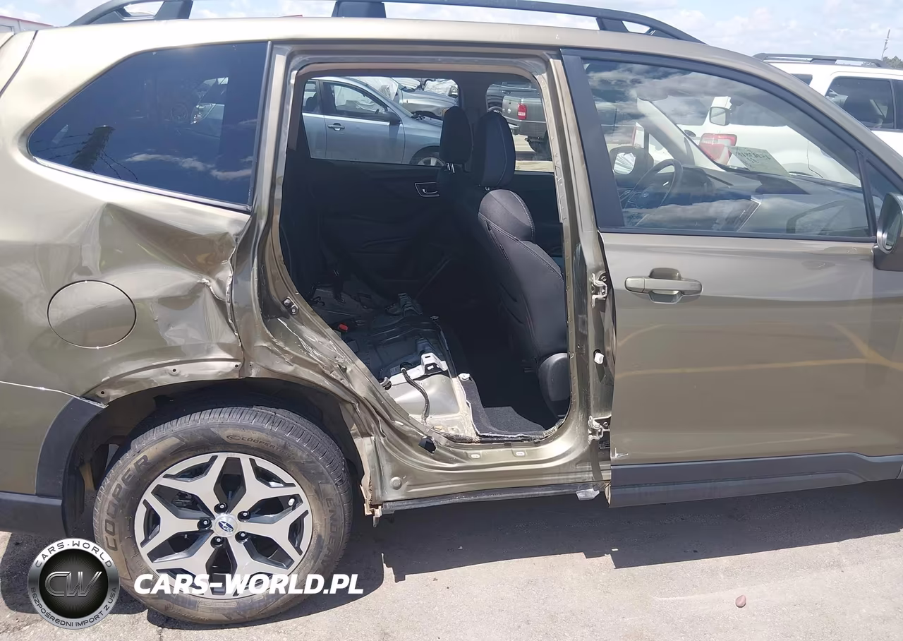 2023 Subaru Forester Premium VIN:JF2SKAEC1PH516313 - 6