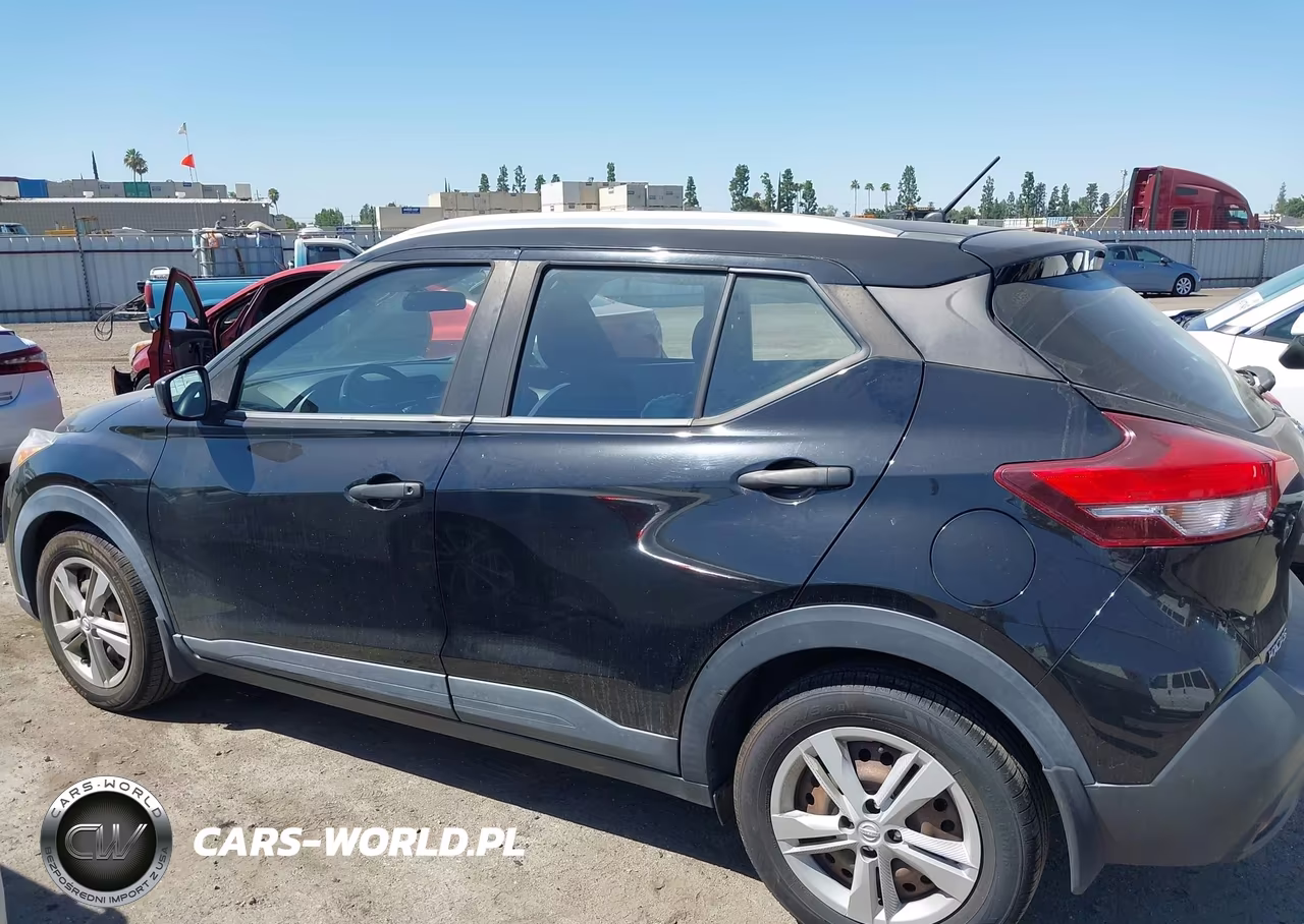 2018 Nissan Kicks S VIN:3N1CP5CU6JL524006 - 16