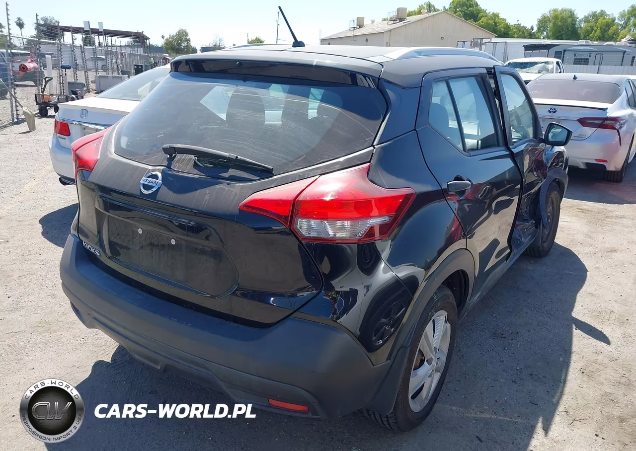 2018 Nissan Kicks S VIN:3N1CP5CU6JL524006 - 4