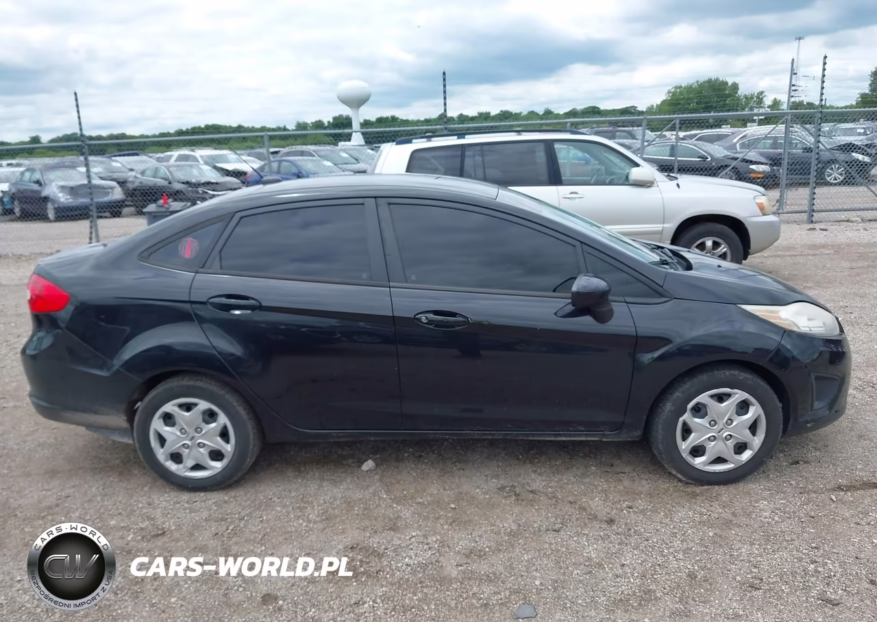 2013 Ford Fiesta S VIN:3FADP4AJ9DM184259 - 13