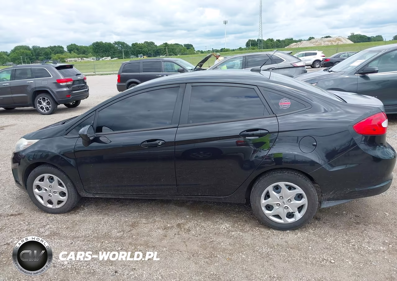 2013 Ford Fiesta S VIN:3FADP4AJ9DM184259 - 14