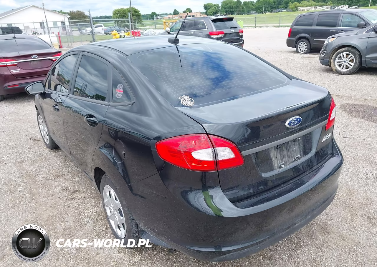 2013 Ford Fiesta S VIN:3FADP4AJ9DM184259 - 3