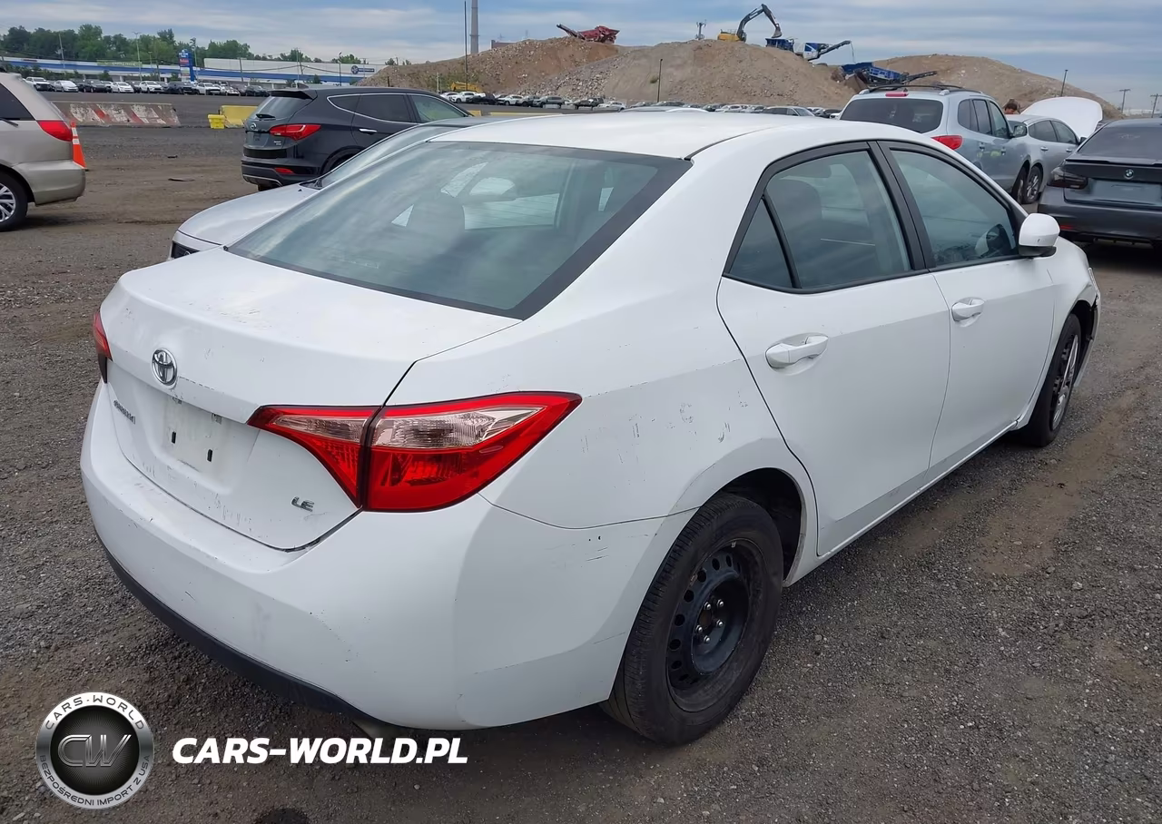 2017 Toyota Corolla Le VIN:5YFBURHE5HP640255 - 4