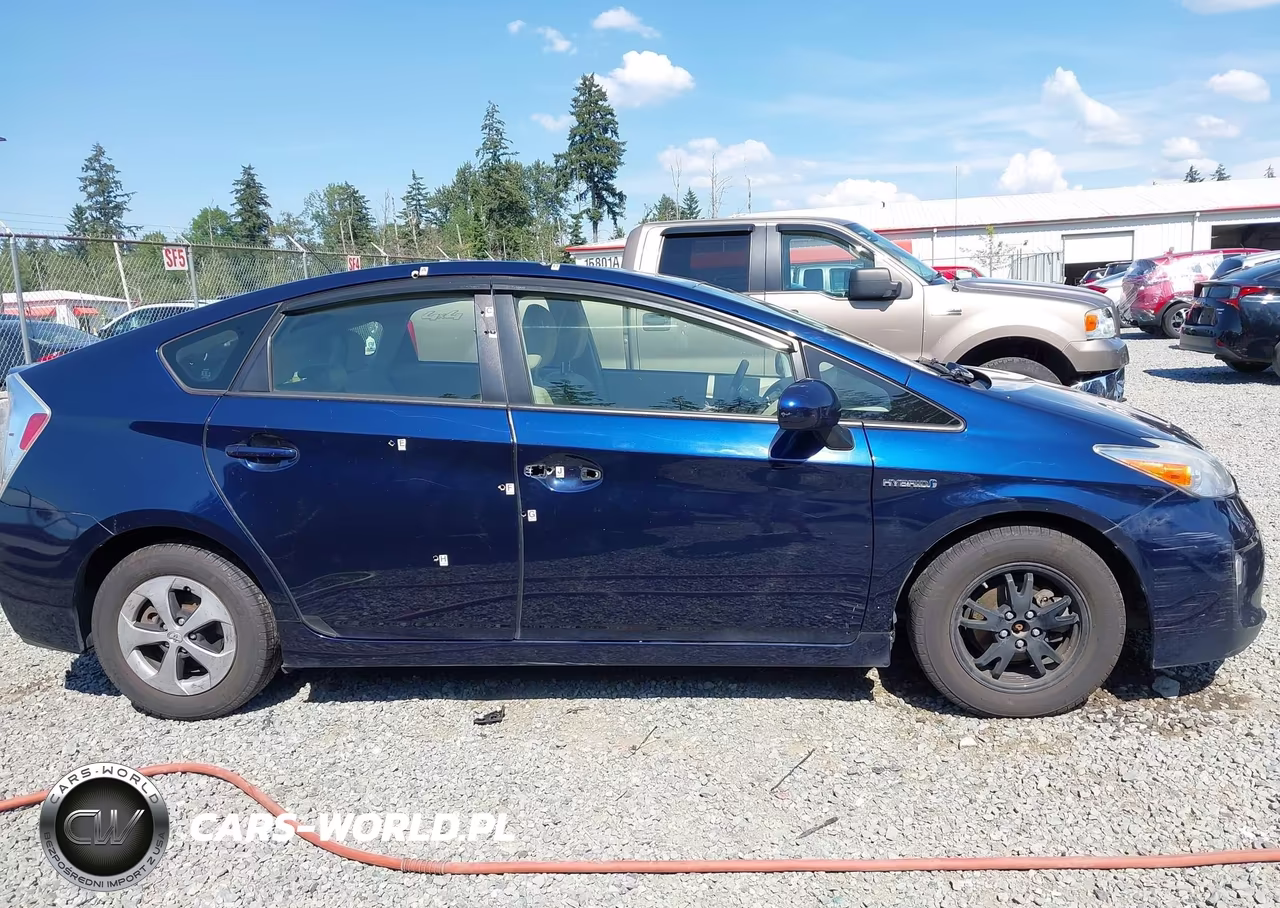 2015 Toyota Prius Two VIN:JTDKN3DU5F0441253 - 13