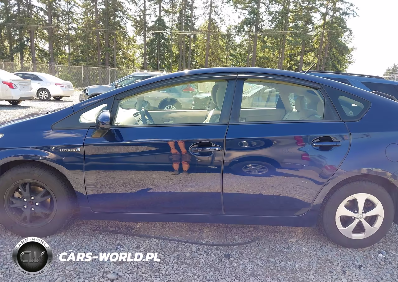 2015 Toyota Prius Two VIN:JTDKN3DU5F0441253 - 14