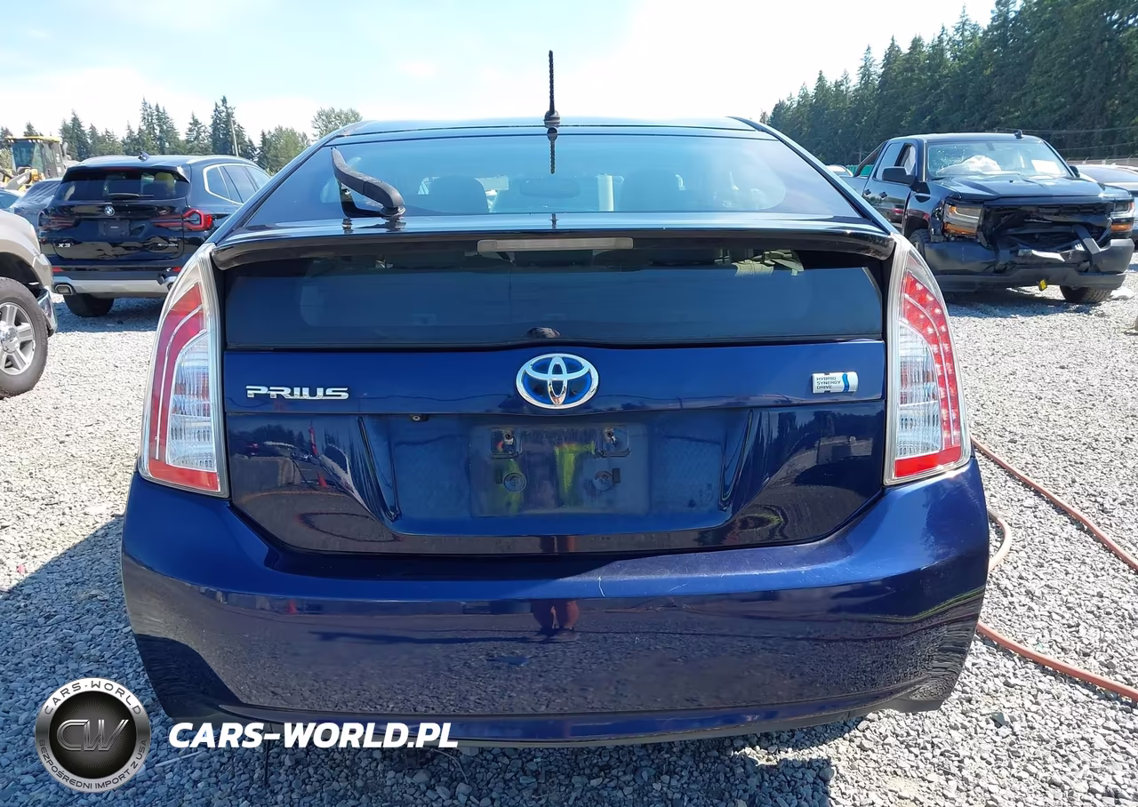 2015 Toyota Prius Two VIN:JTDKN3DU5F0441253 - 16