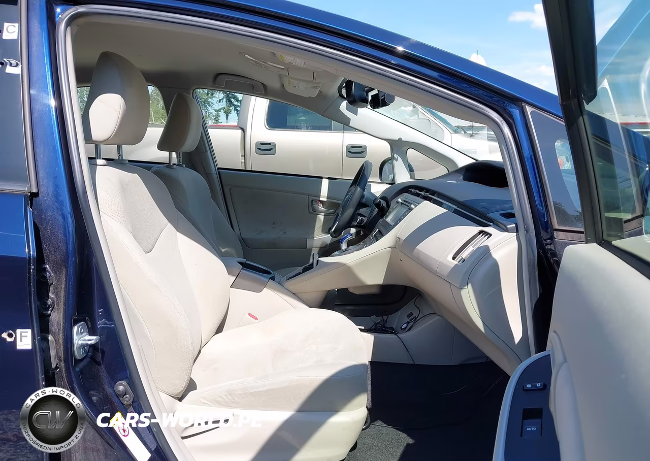 2015 Toyota Prius Two VIN:JTDKN3DU5F0441253 - 17