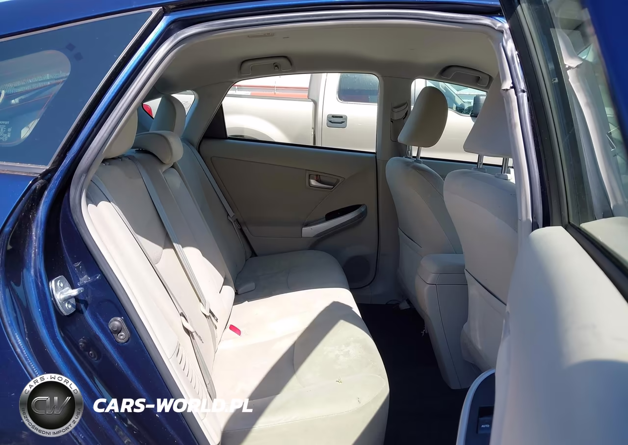2015 Toyota Prius Two VIN:JTDKN3DU5F0441253 - 18