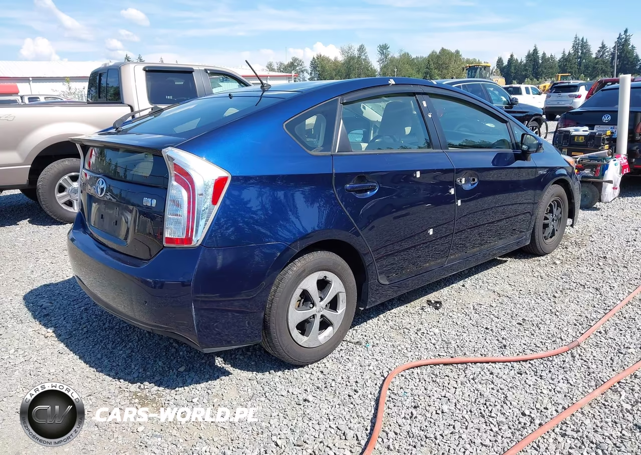 2015 Toyota Prius Two VIN:JTDKN3DU5F0441253 - 4