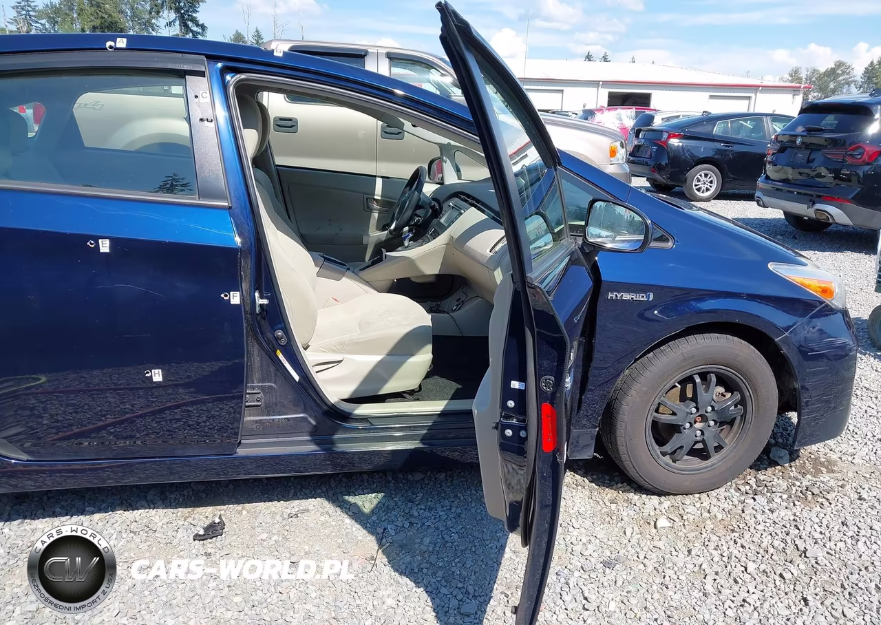 2015 Toyota Prius Two VIN:JTDKN3DU5F0441253 - 5
