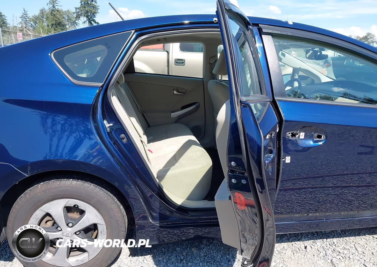 2015 Toyota Prius Two VIN:JTDKN3DU5F0441253 - 8